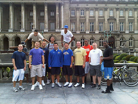 D-III players in front of Belgian White House